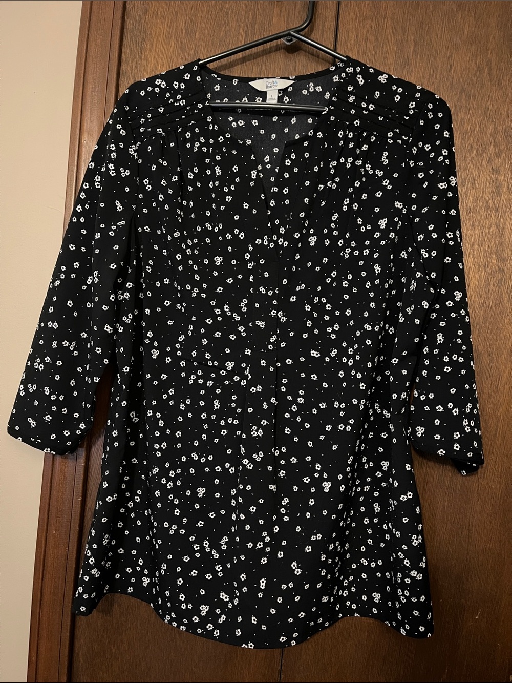 croft & barrow Black V-Neck Tunic with White Floral Print Large